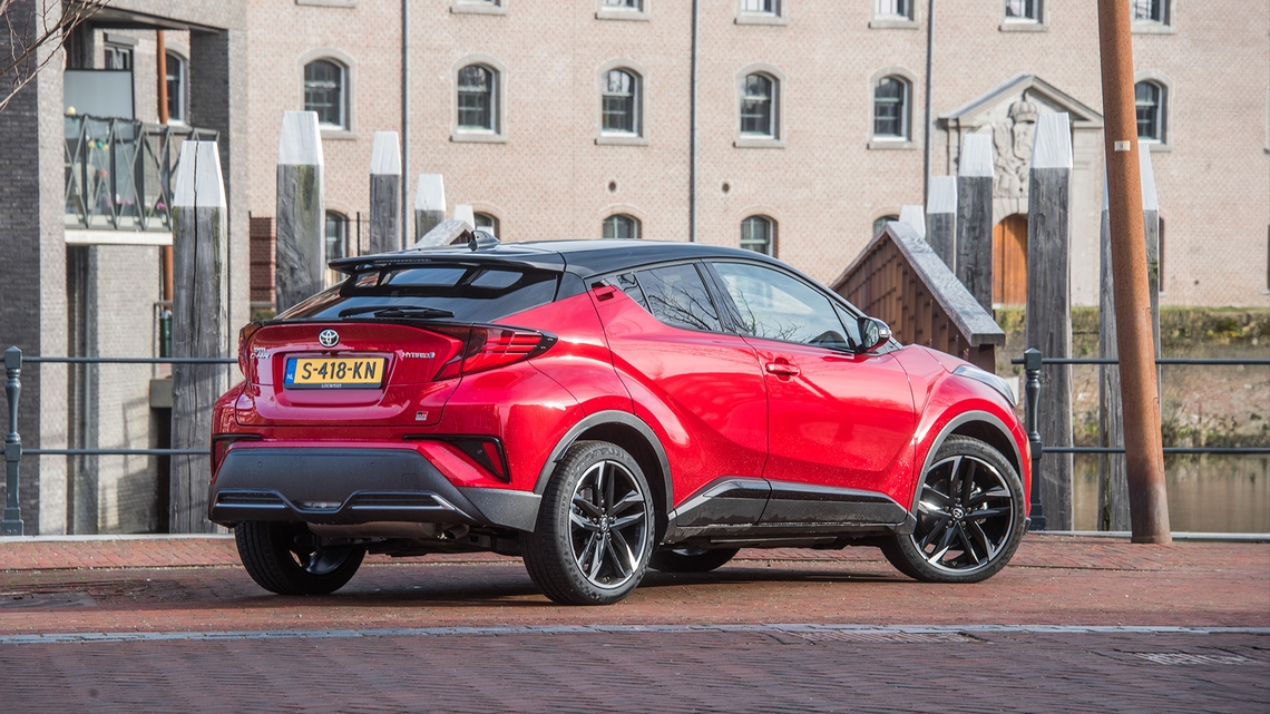 Toyota-C-HR-exterieur-rechts-achter-rood